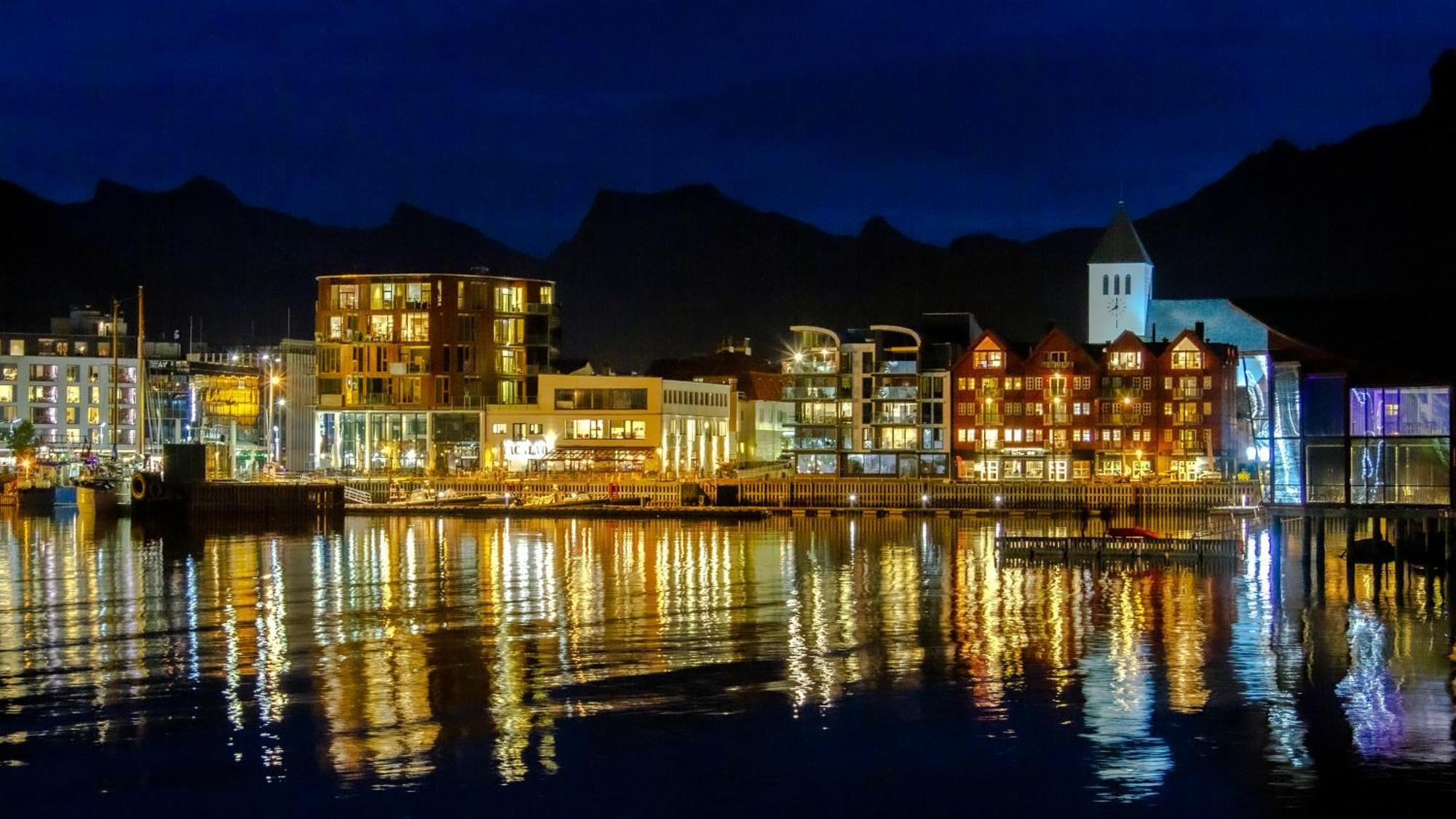 Nordis Apartments - Torget 21 Svolvær Kültér fotó